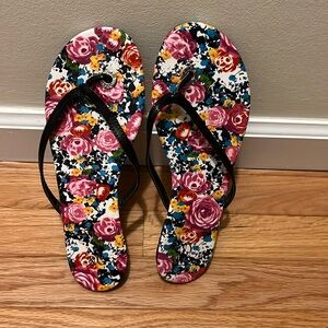 NY and Co floral vinyl finish sandals 8